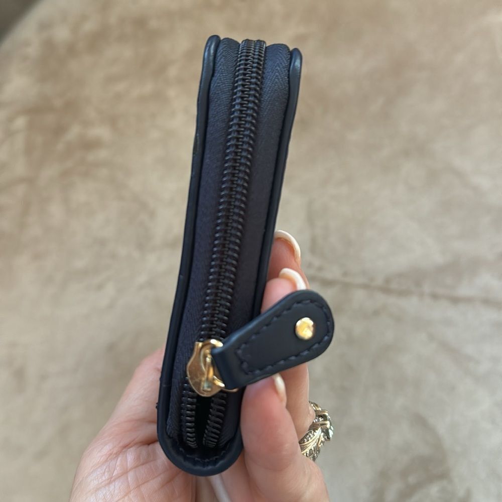 NWOT Tommy Hilfiger Navy Blue Monogram Wallet - Picture 4 of 7